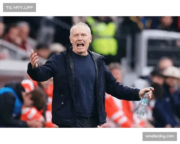 弗赖堡主帅在新闻发布会上展示截图 质疑VAR镜头选择性